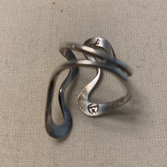 Sterling Silver wavy ring - Picture 3 of 4
